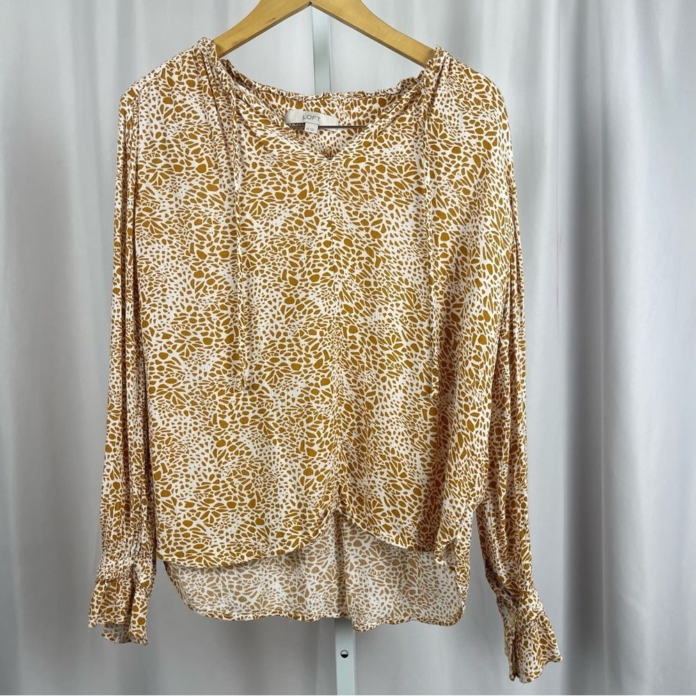 LOFT XS Abstract Print Flowy Cottagecore Peasant Top Modest V Neck Ruffle Wrist